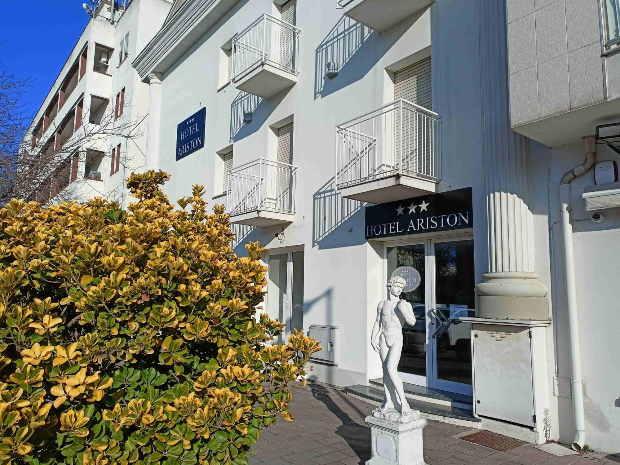 Hotel Ariston Imperial Порто-Гарибальди Экстерьер фото